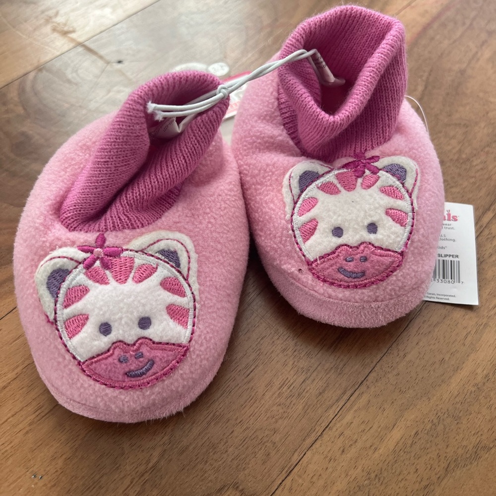 pink girl’s Slippers Toddler M 3/4